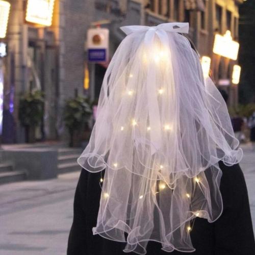 Τρελό νυφικό πέπλο για πάτσελορ πάρτι με LED λάμπες